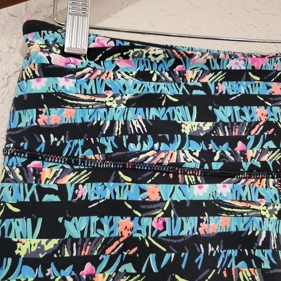 Victoria's Secret Sport Capri Workout Leggings Med - Picture 3 of 9